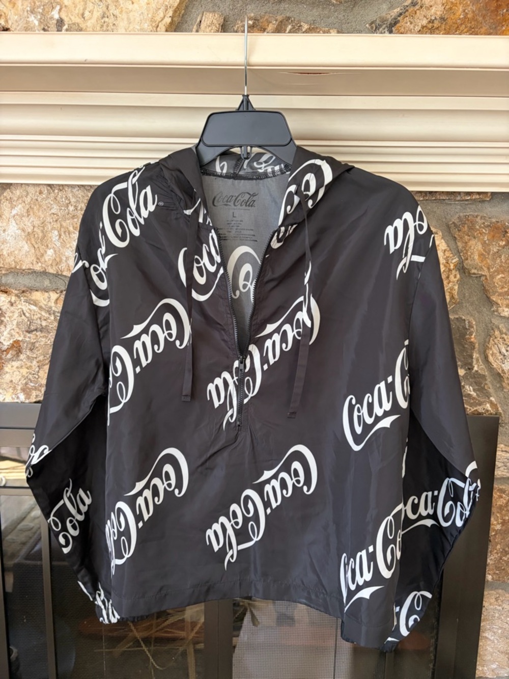 Like New Coca Cola windbreaker half zip hoodie size L